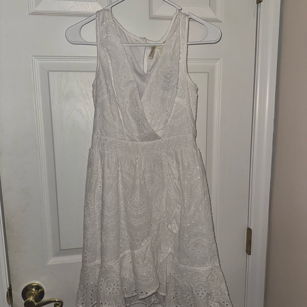Elegant White Lace Dress